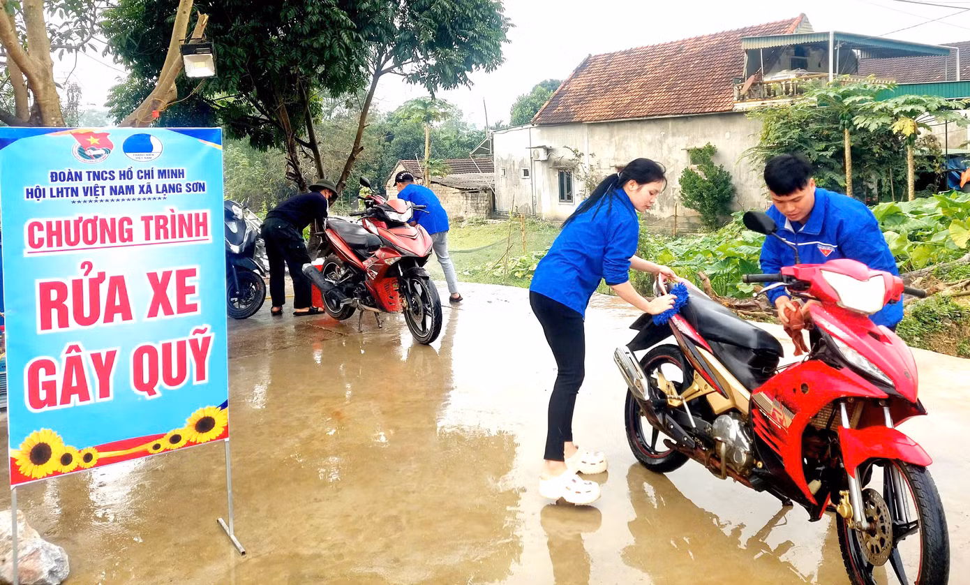 Chương trình rửa xe gây quỹ được thực hiện có hiệu quả và hưởng ứng nhiệt tình của đông đảo bà con nhân dân tại các xã.