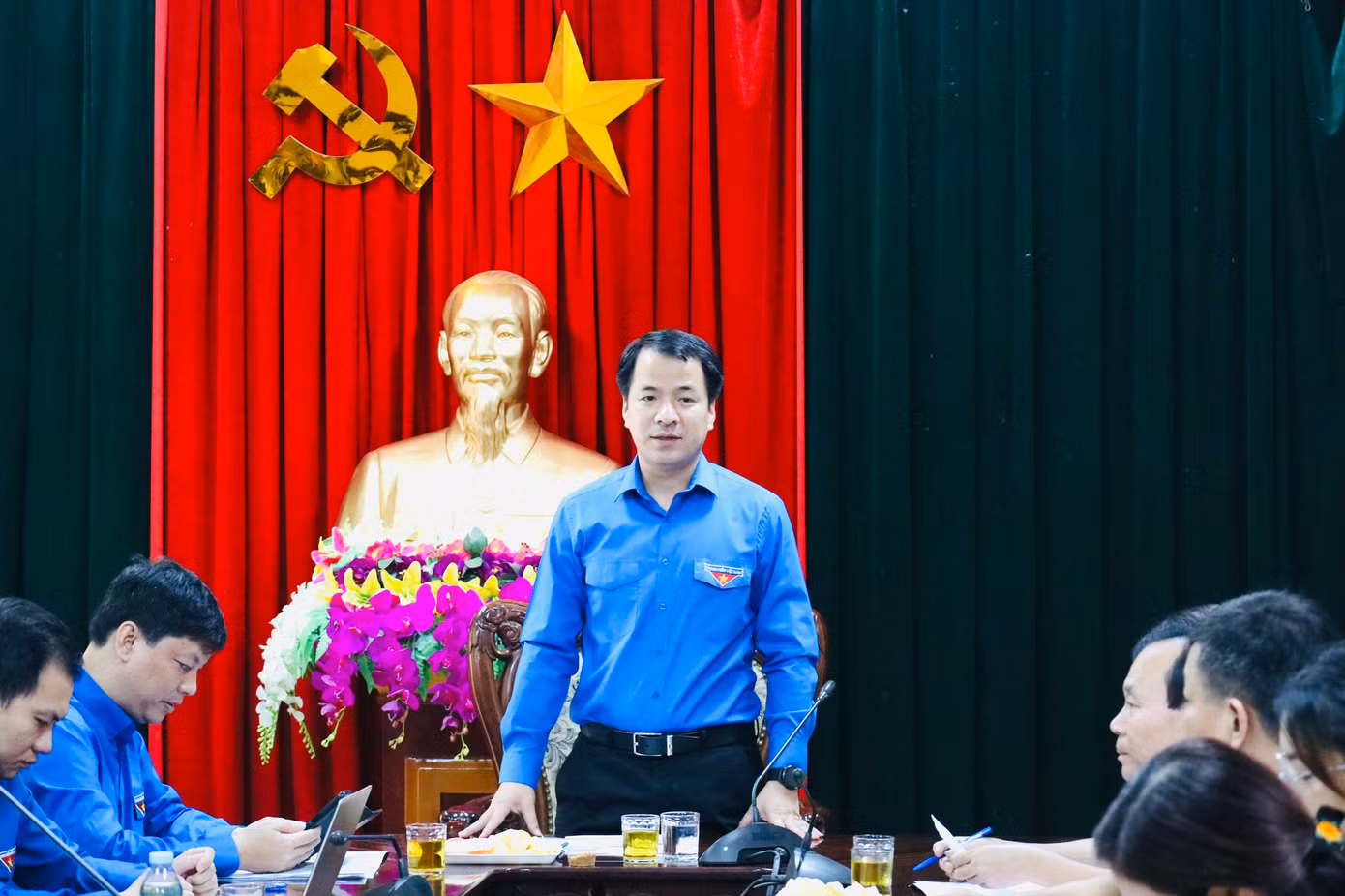 Anh Ngô Văn Cương - Bí thư T.Ư Đoàn chủ trì buổi làm việc. Anh Ngô Văn Cương - Bí thư T.Ư Đoàn chủ trì buổi làm việc.