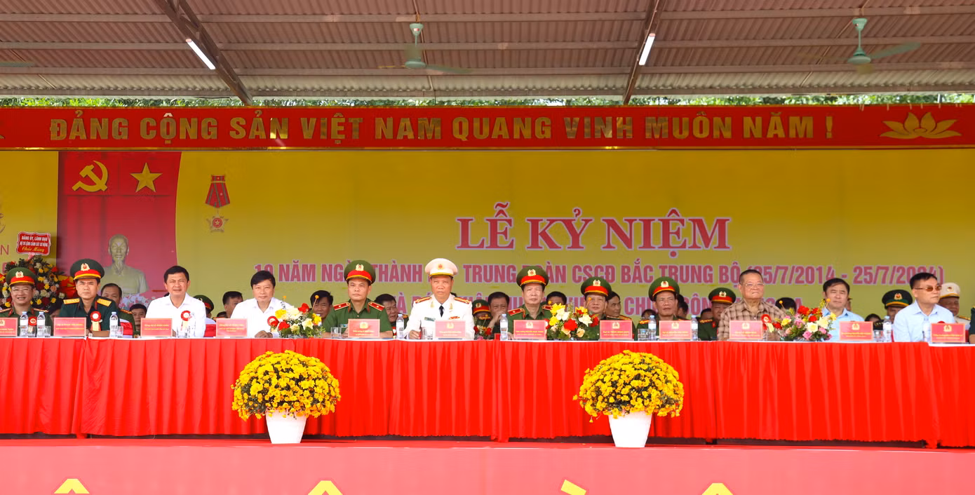 Các đại biểu tham dự buổi lễ kỷ niệm.
