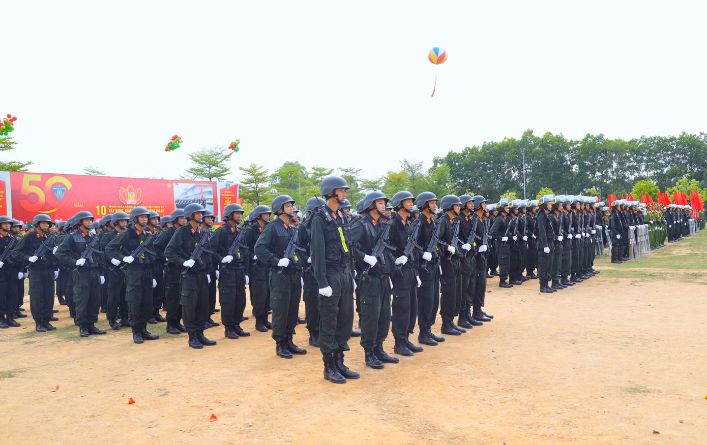 Quang cảnh buổi lễ kỷ niệm 10 năm thành lập Trung đoàn Cảnh sát Cơ động Bắc Trung Bộ.