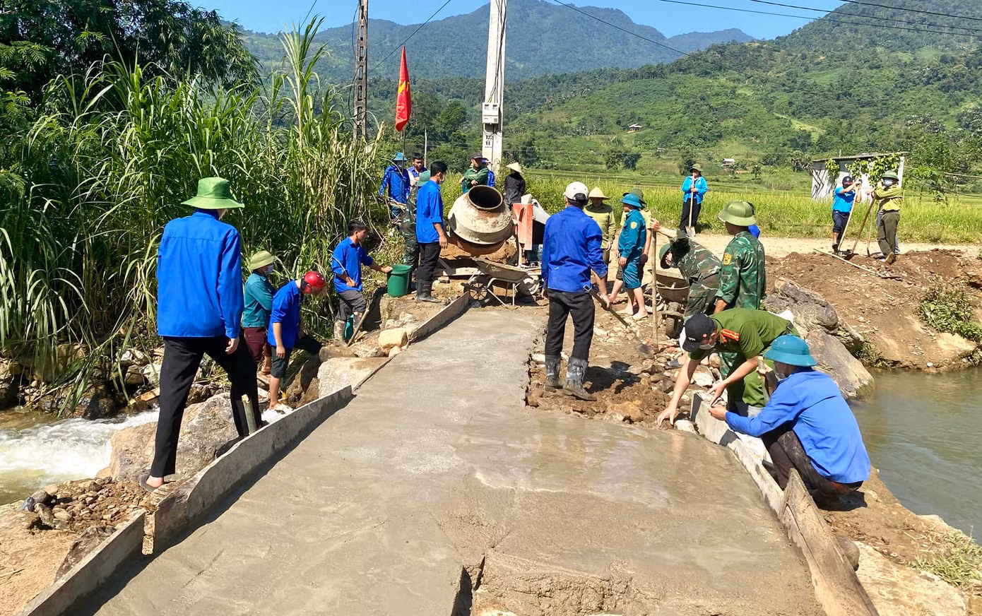 Hình hài cây cầu tràn dần được hình thành.