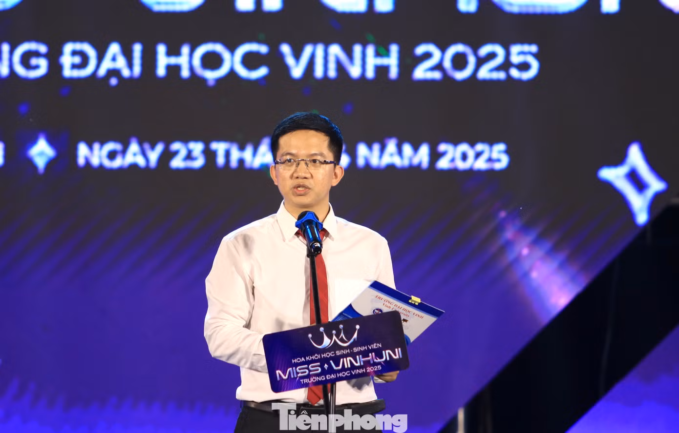 Phát biểu khai mạc, anh Nguyễn Thái Dũng - Bí thư Đoàn trường Đại học Vinh, Trưởng Ban tổ chức cuộc thi nhấn mạnh, Trường Đại học Vinh luôn xác định sinh viên không chỉ giỏi chuyên môn mà còn cần được phát triển toàn diện: Kỹ năng, có lý tưởng, có bản lĩnh hội nhập và tinh thần phụng sự xã hội. "Những người trẻ như các bạn - những Miss VinhUni hôm nay sẽ chính là gương mặt của một Việt Nam mới: Trẻ trung - thông minh - nhân văn và hội nhập sâu rộng. Miss VinhUni không tìm kiếm người đẹp nhất - mà tìm kiếm người truyền cảm hứng nhất. Bởi vẻ đẹp không chỉ nằm ở hình thể hay lời nói, mà nằm trong ý chí vượt lên chính mình, lòng nhân ái với cộng đồng và trái tim dám mơ ước những điều lớn lao" - Trưởng Ban tổ chức Nguyễn Thái Dũng nói.
