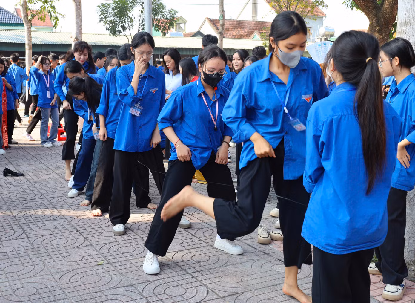 Màn nhảy dây tập thể sôi động của cô và trò trường THPT Đô Lương 3.
