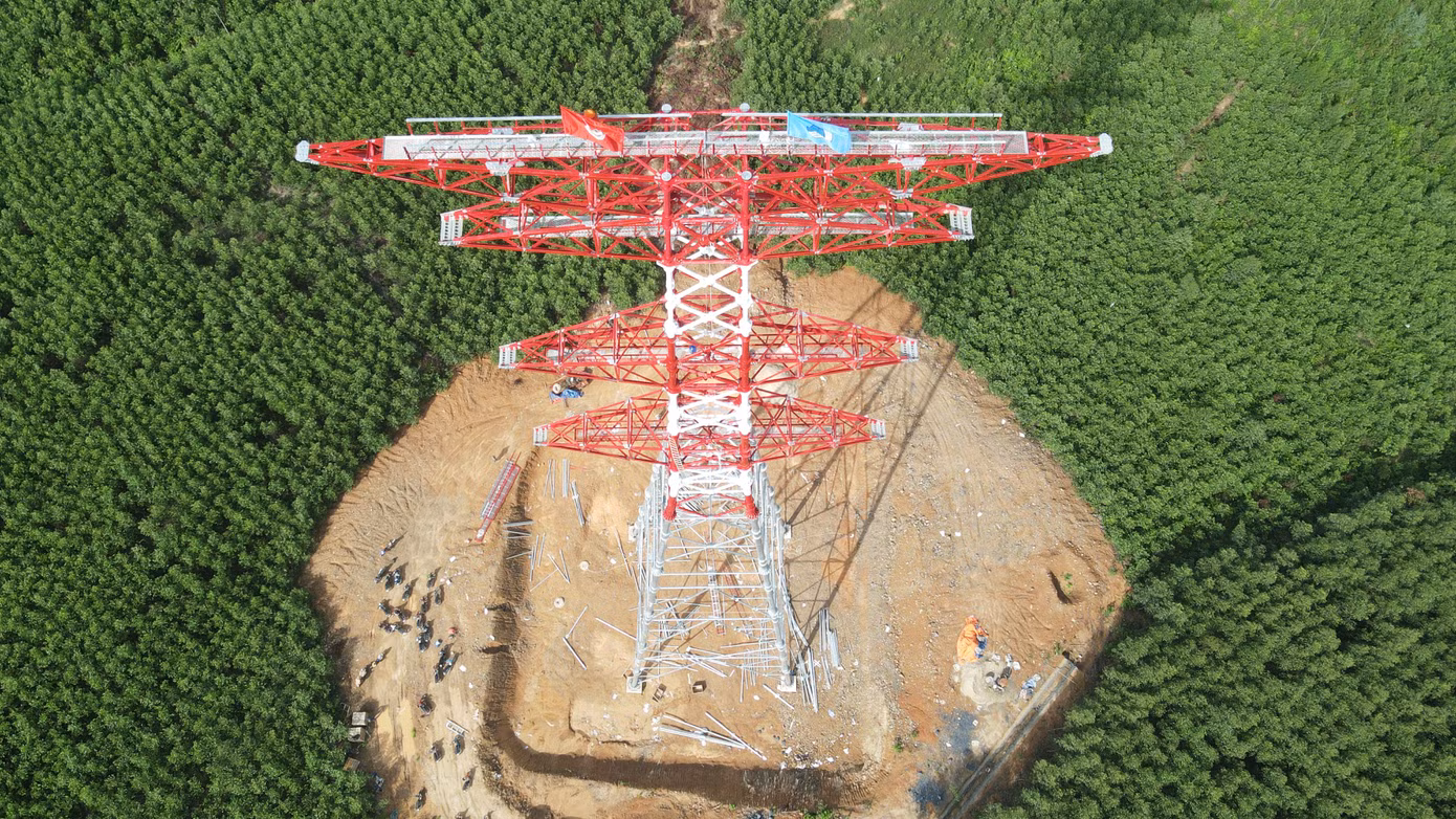 Cột điện DO522-83D là cột cao nhất đường dây 500kV mạch 3 qua địa bàn tỉnh Nghệ An với chiều cao 88m.