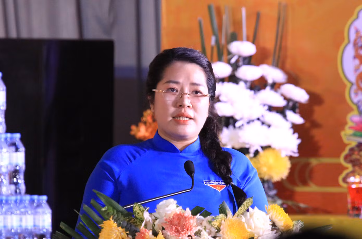 "Lễ tưởng niệm các Anh hùng Liệt sỹ hy sinh tại Truông Bồn là hoạt động ý nghĩa để bày tỏ tấm lòng thành kính, tri ân sâu sắc đối với các anh hùng liệt sỹ đã anh dũng hy sinh vì sự nghiệp đấu tranh giành độc lập, tự do của dân tộc. Để thế hệ hôm nay đặc biệt là thế hệ trẻ soi rọi lại mình, nguyện phấn đấu cho sự nghiệp xây dựng và bảo vệ Tổ quốc và sống xứng đáng hơn với sự hy sinh to lớn của các anh, các chị", chị Nguyễn Thị Phương Thúy - Bí thư Tỉnh Đoàn Nghệ An phát biểu khai mạc buổi lễ tưởng niệm các anh hùng liệt sỹ hy sinh tại Truông Bồn. "Lễ tưởng niệm các Anh hùng Liệt sỹ hy sinh tại Truông Bồn là hoạt động ý nghĩa để bày tỏ tấm lòng thành kính, tri ân sâu sắc đối với các anh hùng liệt sỹ đã anh dũng hy sinh vì sự nghiệp đấu tranh giành độc lập, tự do của dân tộc. Để thế hệ hôm nay đặc biệt là thế hệ trẻ soi rọi lại mình, nguyện phấn đấu cho sự nghiệp xây dựng và bảo vệ Tổ quốc và sống xứng đáng hơn với sự hy sinh to lớn của các anh, các chị", chị Nguyễn Thị Phương Thúy - Bí thư Tỉnh Đoàn Nghệ An phát biểu khai mạc buổi lễ tưởng niệm các anh hùng liệt sỹ hy sinh tại Truông Bồn.