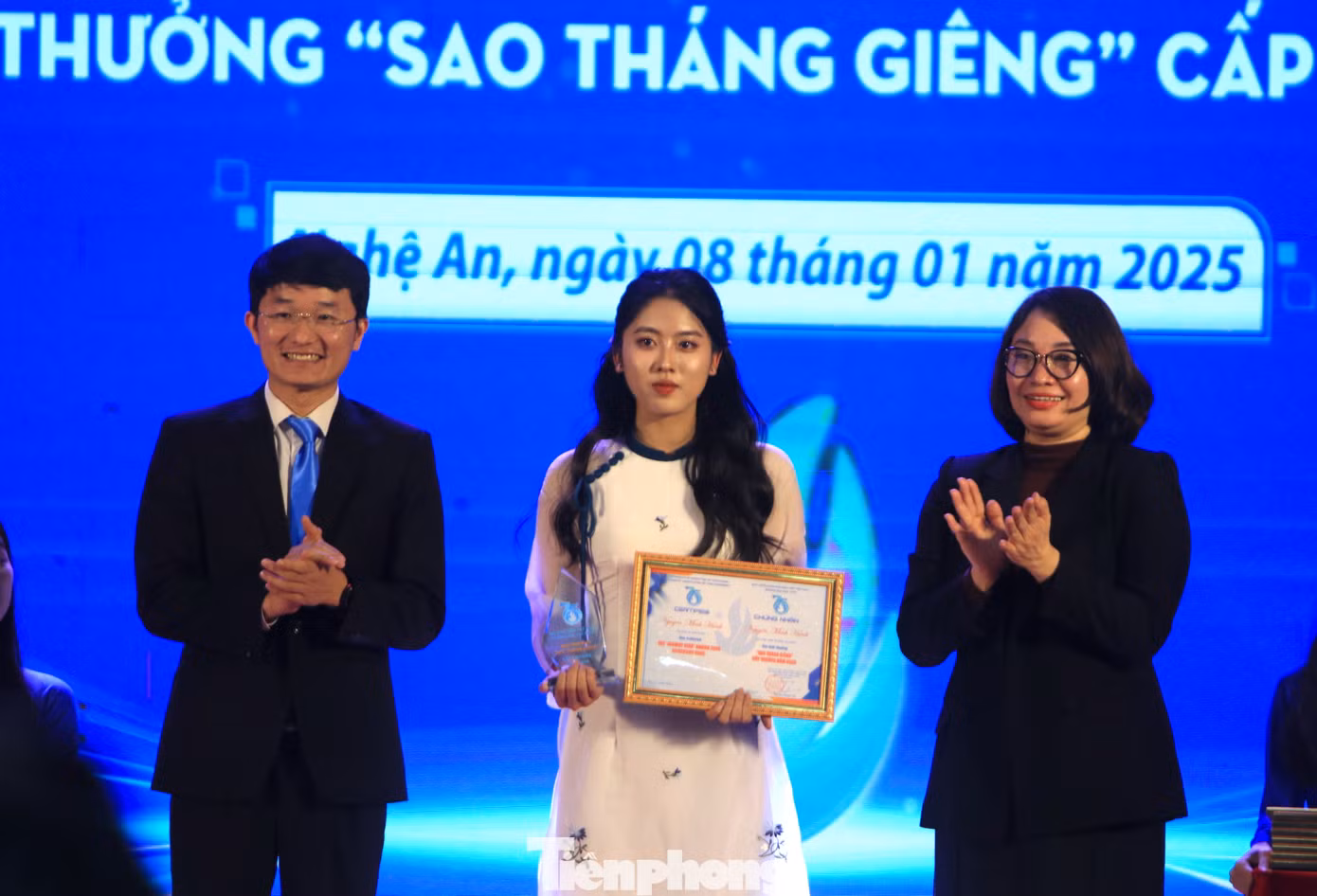 Tại buổi lễ đã tuyên dương 75 sinh viên đạt danh hiệu Sinh viên 5 tốt và 75 sinh viên đạt giải thưởng Sao Tháng Giêng cấp trường Tại buổi lễ đã tuyên dương 75 sinh viên đạt danh hiệu Sinh viên 5 tốt và 75 sinh viên đạt giải thưởng Sao Tháng Giêng cấp trường