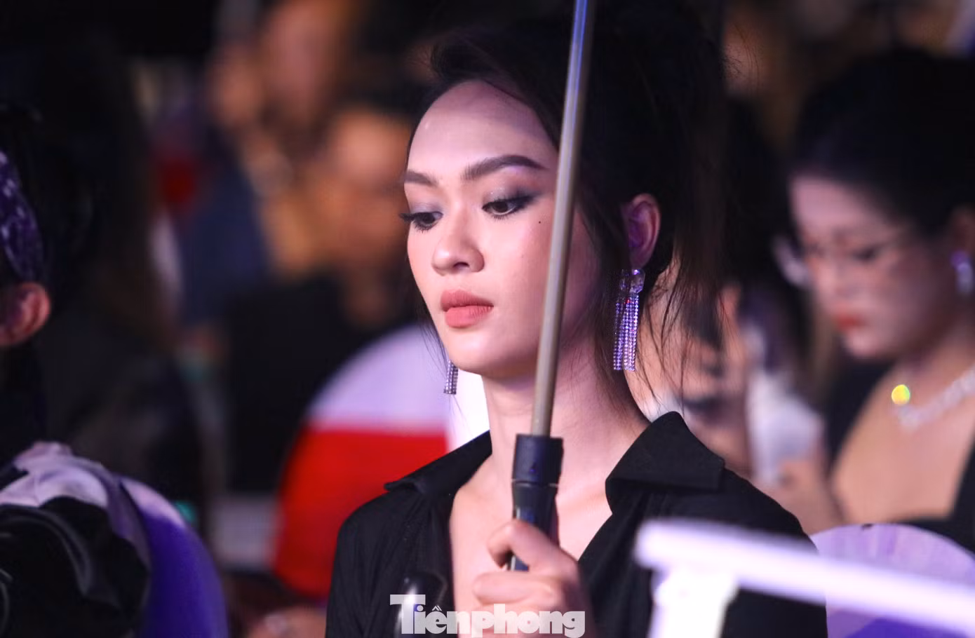 Sự có mặt của người mẫu Vũ Thúy Quỳnh cùng ca sĩ Trịnh Văn Núi và những diễn viên nổi tiếng đã khiến không khí đêm chung kết cuộc thi “Thanh niên Thanh lịch thành phố Vinh - Miss Vinh 2023” sôi động, hấp dẫn.