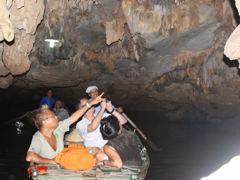 Hang động Tràng An. Ảnh: Minh Đức