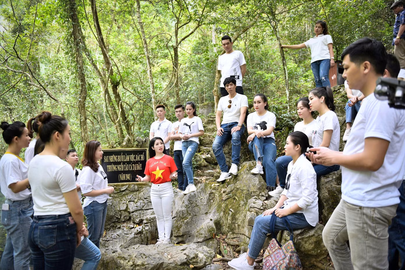 Phương Nga quay MV "Tiếng hát giữa rừng Pác Bó" mừng sinh nhật Bác và quảng bá cảnh đẹp Cao Bằng