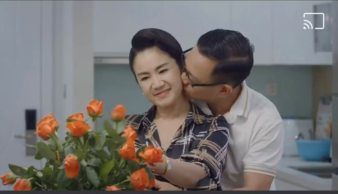 Tình yêu của ông Quân dành cho bà Bạch Cúc đã nở hoa