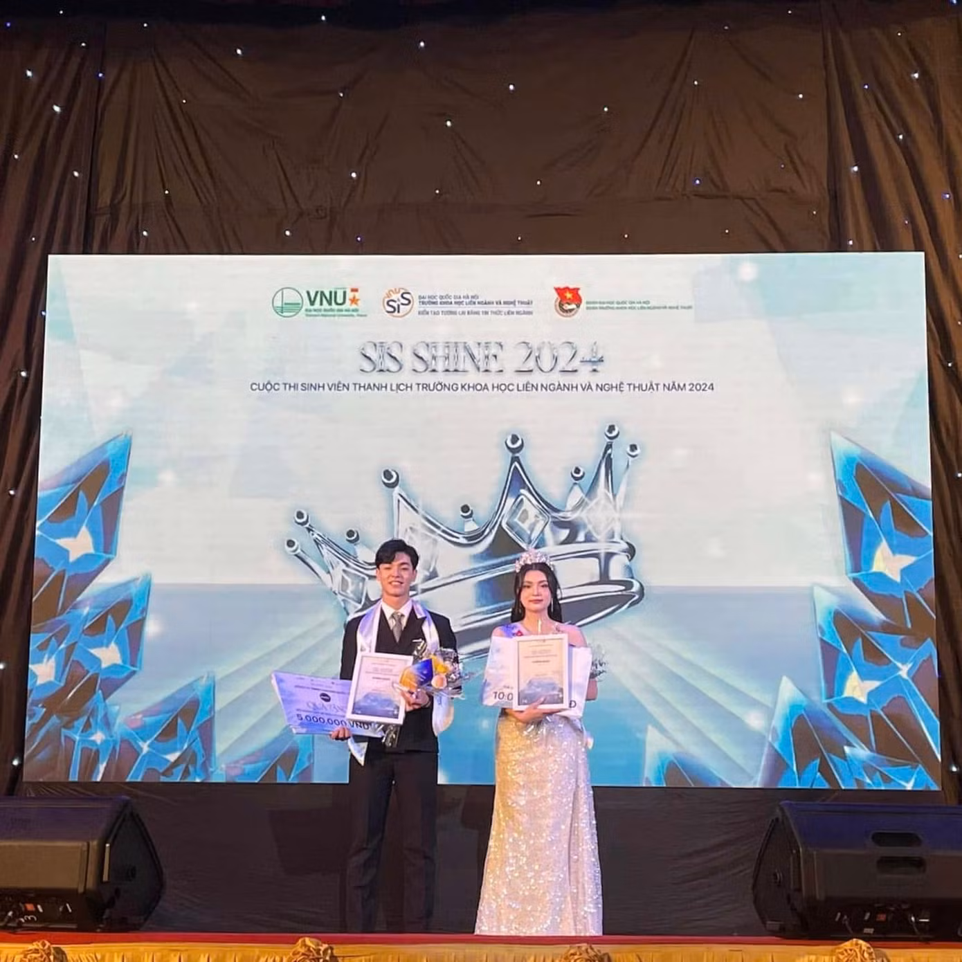 Nguyễn Đình Vương và Nguyễn Thị Hải Yến là Nam vương và Hoa khôi SIS SHINE 2024.