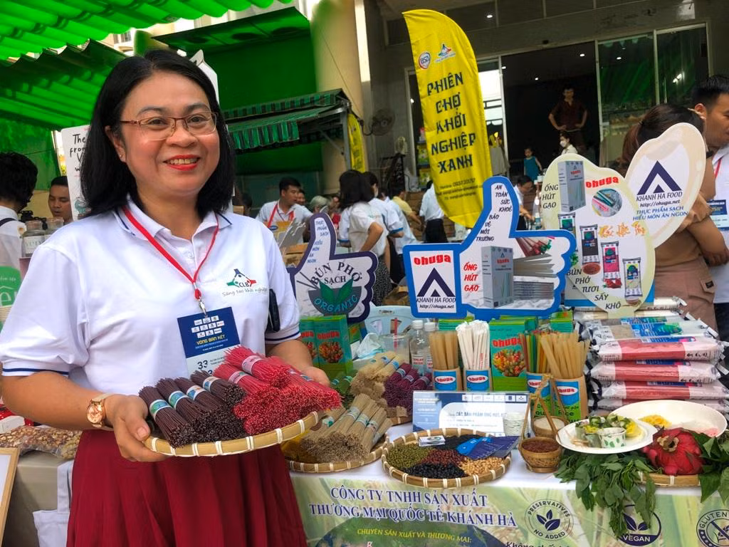 Bún, phở khô, ống hút làm từ bột gạo, các loại ngũ cốc, rau củ của chị Trương Thị Hồng Hà Bún, phở khô, ống hút làm từ bột gạo, các loại ngũ cốc, rau củ của chị Trương Thị Hồng Hà