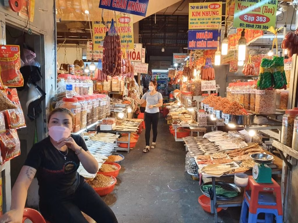Chủ tịch Hội Phụ nữ chợ Bà Chiểu Đỗ Thúy Hòa cho hay, quận Bình Thạnh đã chọn chợ thí điểm kinh doanh theo mô hình chợ trực tuyến.