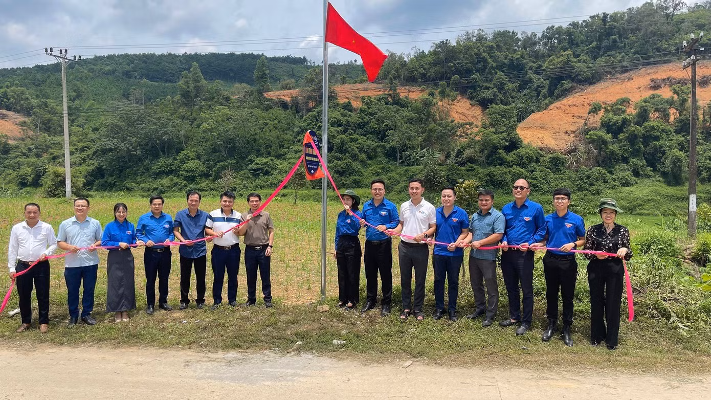 Khánh thành công trình thắp sáng đường thôn ở Bắc Thủy. Khánh thành công trình thắp sáng đường thôn ở Bắc Thủy.