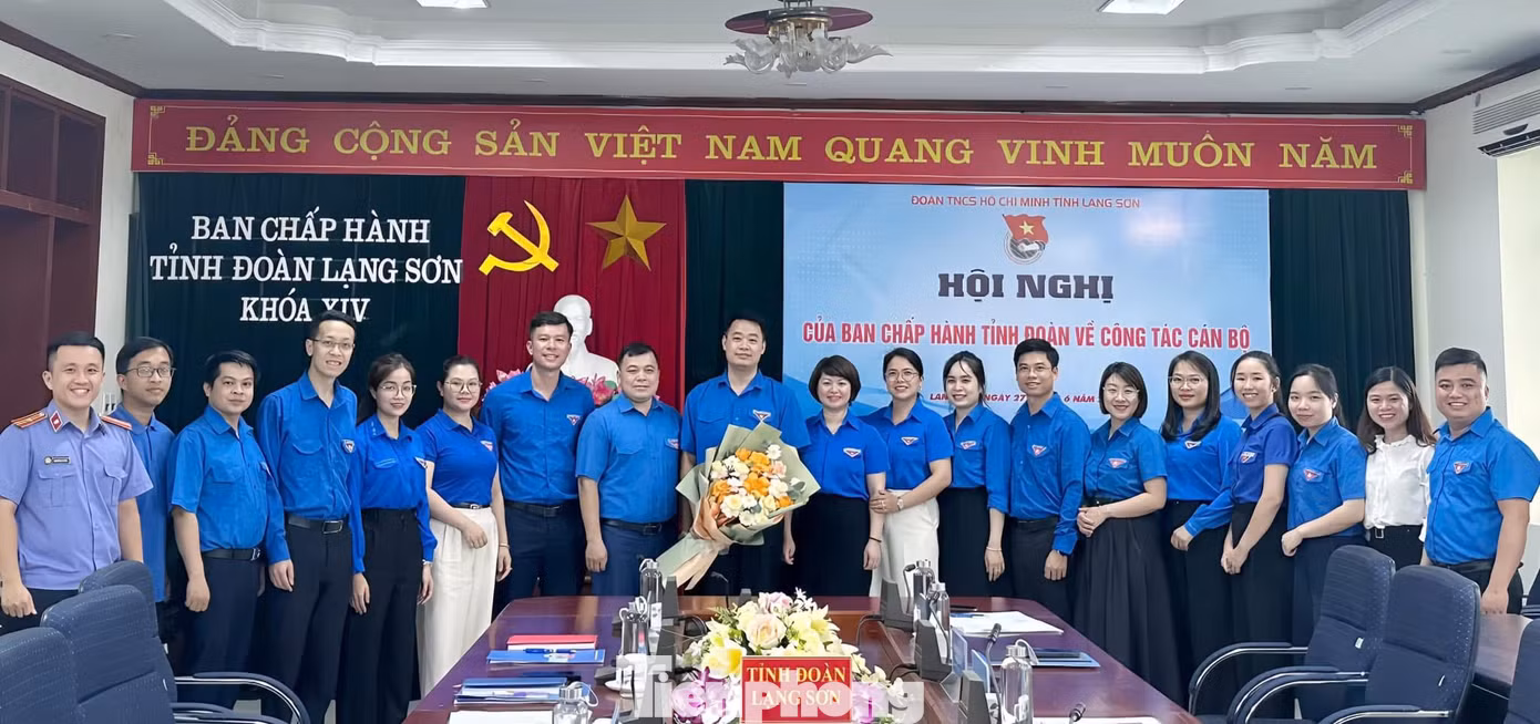 Ban Chấp hành Tỉnh Đoàn Lạng Sơn chung vui, chúc mừng tân Bí thư Đoàn Thành Công.