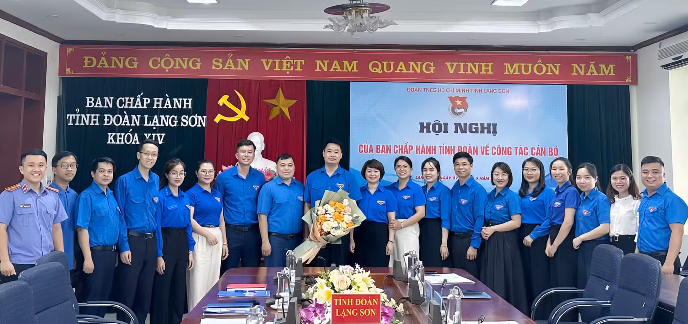 Ban Chấp hành Tỉnh Đoàn Lạng Sơn chung vui, chúc mừng tân Bí thư Đoàn Thành Công. Ban Chấp hành Tỉnh Đoàn Lạng Sơn chung vui, chúc mừng tân Bí thư Đoàn Thành Công.