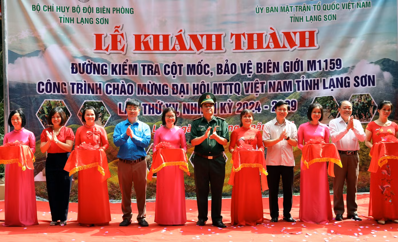 Nghi lễ Khánh thành đường kiểm tra cột mốc trên địa bàn xã Thanh Lòa, huyện Cao Lộc. Ảnh: Duy Chiến