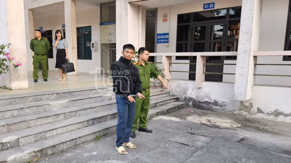 Đối tượng Ma Vũ Duy (giữa) tại cơ quan công an. Ảnh: Báo Thái Nguyên. Đối tượng Ma Vũ Duy (giữa) tại cơ quan công an. Ảnh: Báo Thái Nguyên.