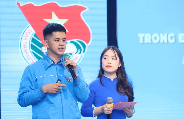 Đoàn viên Phạm Đức Trọng (Hữu Lũng- Lạng Sơn) trình bày dự án khởi nghiệp, qua đó nhận được sự quan tâm, hỗ trợ vốn của địa phương.