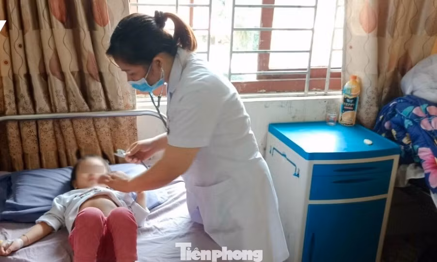 Các trẻ mầm non ở Văn Quan nhập viện điều trị. Các trẻ mầm non ở Văn Quan nhập viện điều trị.