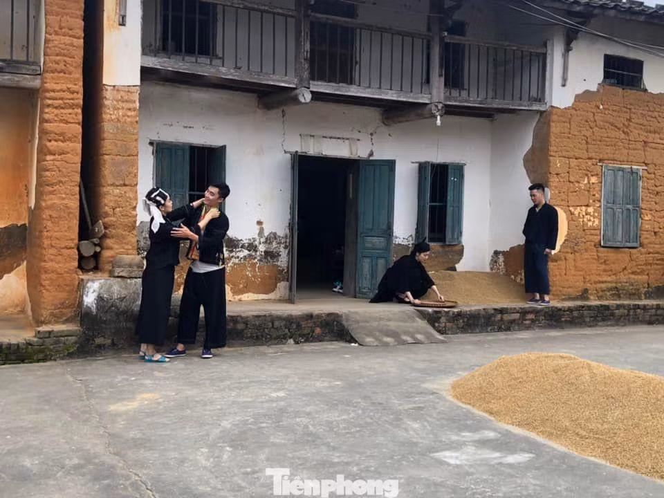Ngày nắng lên, đôi ta hò hẹn -Ảnh: M.H