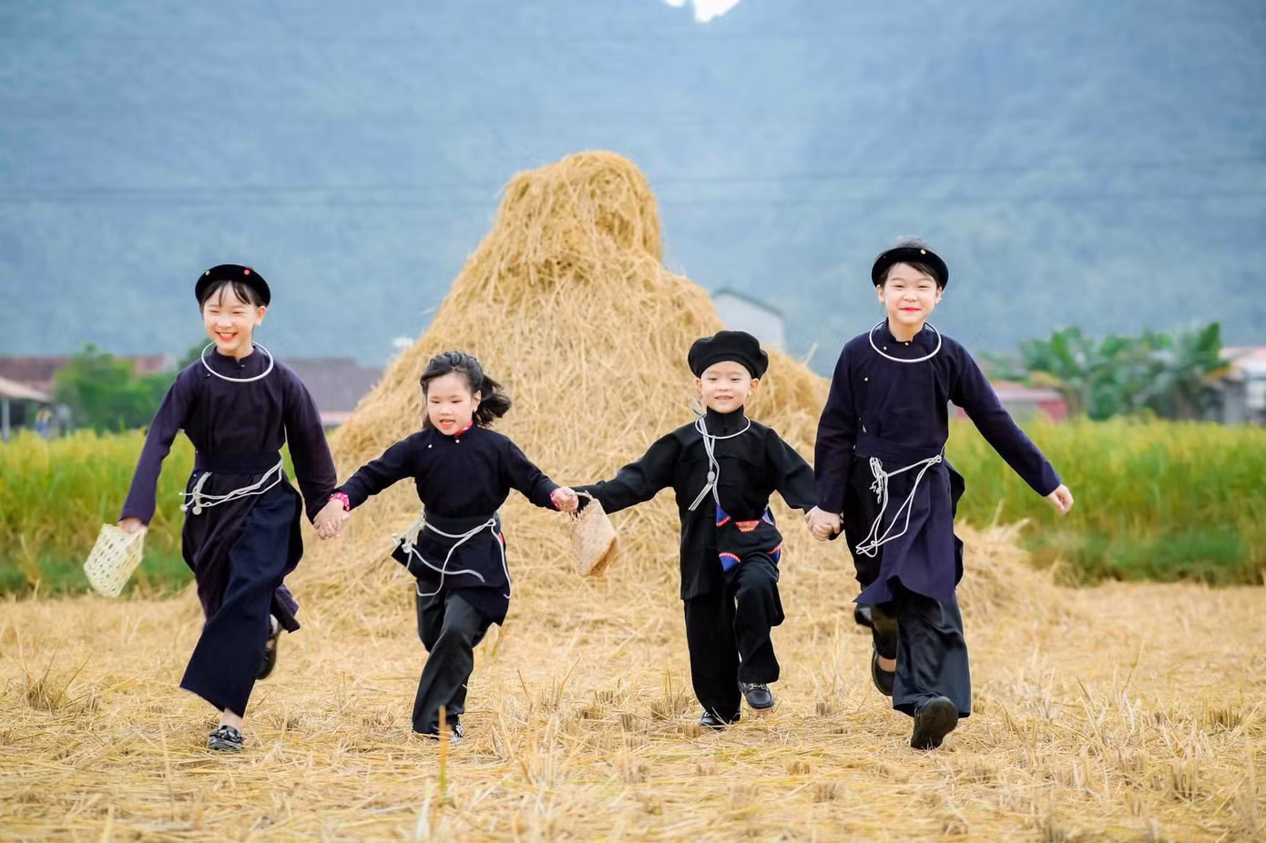 Vui với mùa vàng Bắc Sơn. Ảnh: Ánh Dương