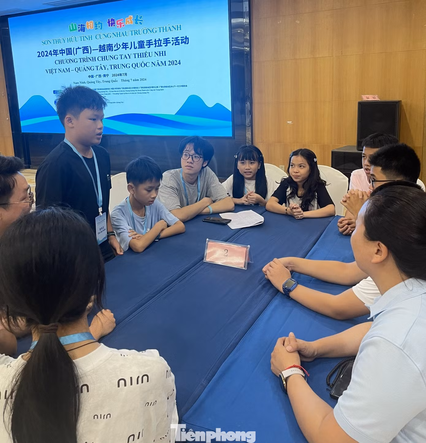 Đoàn đại biểu thiếu nhi Lạng Sơn nêu ý tưởng tổ chức các hoạt động giao lưu với thiếu nhi nước bạn cho thật vui vẻ, hữu nghị. Ảnh: Duy Chiến Đoàn đại biểu thiếu nhi Lạng Sơn nêu ý tưởng tổ chức các hoạt động giao lưu với thiếu nhi nước bạn cho thật vui vẻ, hữu nghị. Ảnh: Duy Chiến