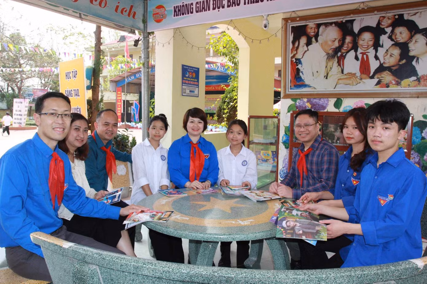 Không gian xanh- đọc sách, báo