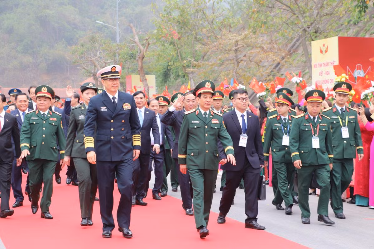 Chương trình Giao lưu Hữu nghị Quốc phòng Việt Nam - Trung Quốc diễn ra ngay sau chuyến thăm cấp Nhà nước tới Việt Nam của Tổng Bí thư, Chủ tịch Trung Quốc Tập Cận Bình. Chương trình Giao lưu Hữu nghị Quốc phòng Việt Nam - Trung Quốc diễn ra ngay sau chuyến thăm cấp Nhà nước tới Việt Nam của Tổng Bí thư, Chủ tịch Trung Quốc Tập Cận Bình.