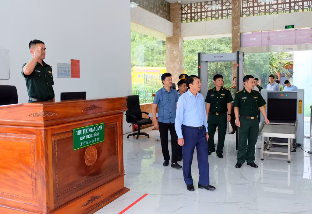 Kể từ 9h sáng 15/9, khách nhập cảnh qua biên giới thăm quan thác Bản Giốc được dễ dàng, thuận tiện.