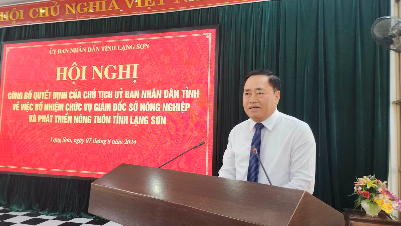 Chủ tịch UBND tỉnh Lạng Sơn Hồ Tiến Thiệu phát biểu giao nhiệm vụ cho tân Giám đốc Sở NN &amp;PTNT tỉnh. Ảnh: Duy Chiến.