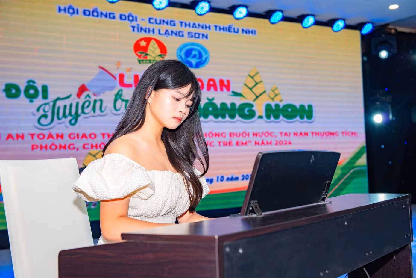 Tuyên truyền bằng nhiều hình thức, thể loại ấn tượng. Tuyên truyền bằng nhiều hình thức, thể loại ấn tượng.