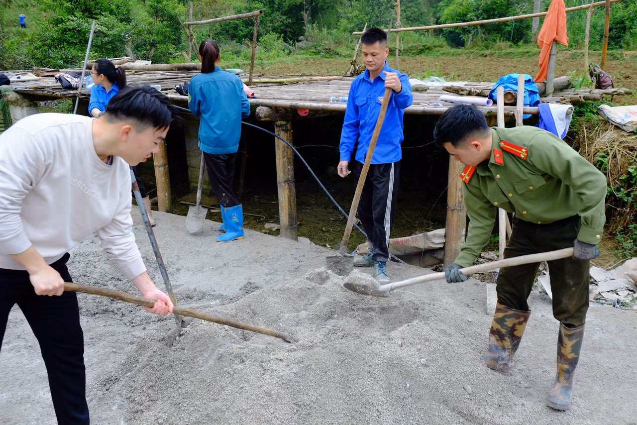 Tích cực xây dựng đường liên thôn, liên xã.