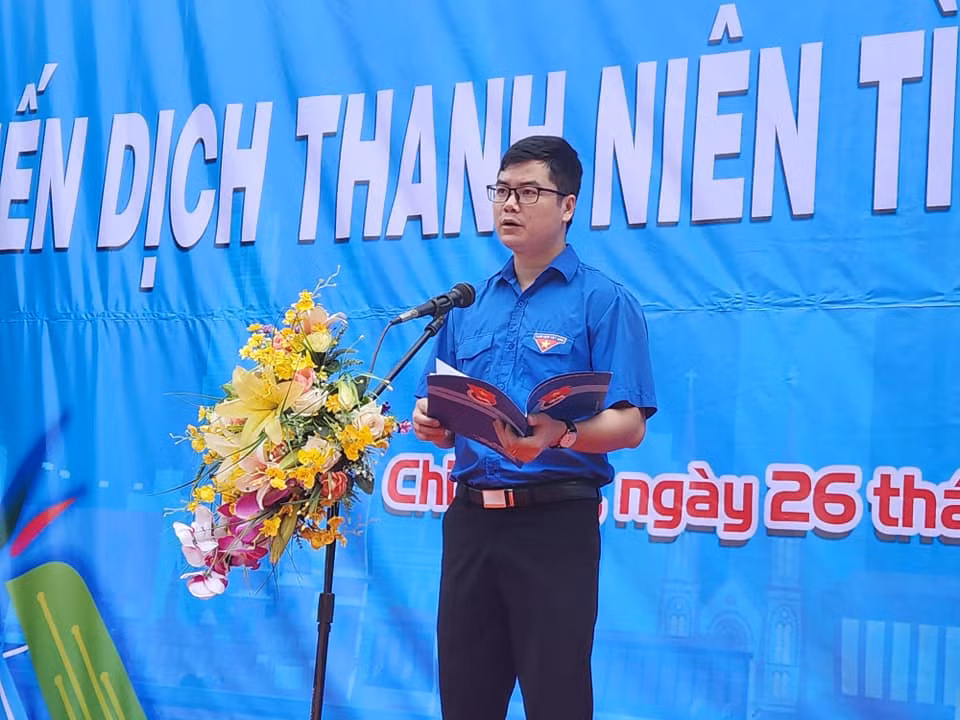 Đại diện Đoàn xã Nhân Lý phát biểu hưởng ứng chương trình ra quân Chiến dịch hè 2023. Ảnh: Duy Chiến Đại diện Đoàn xã Nhân Lý phát biểu hưởng ứng chương trình ra quân Chiến dịch hè 2023. Ảnh: Duy Chiến
