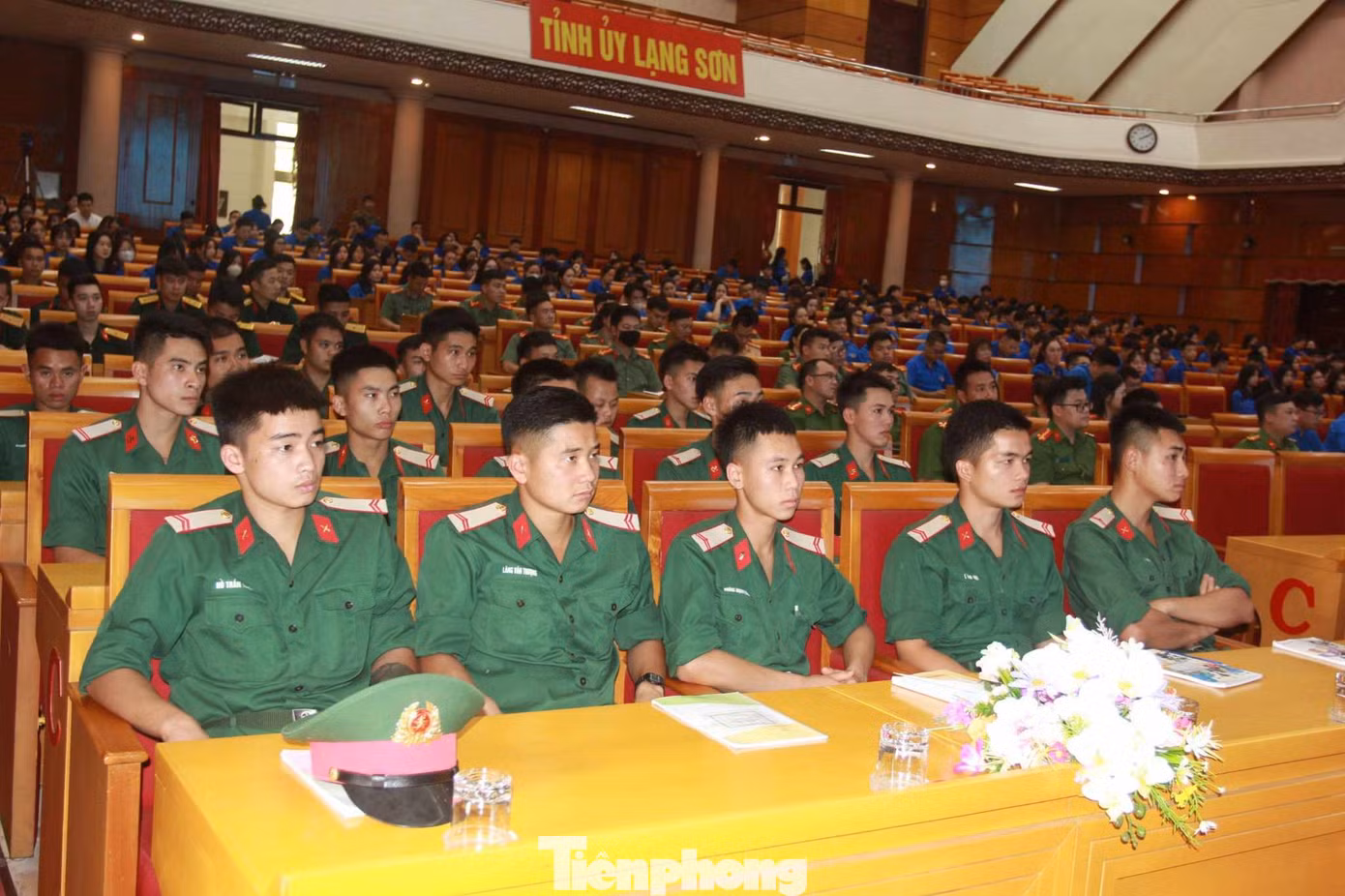 Nhiều đoàn viên lực lượng vũ trang tham dự. Ảnh: Duy Chiến