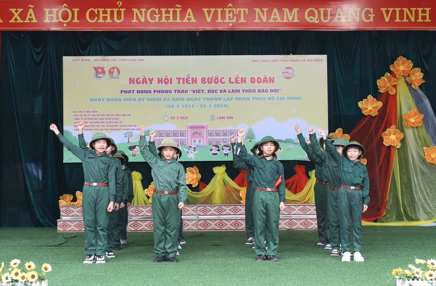 Sôi nổi các hoạt cảnh truyền thống, văn hóa văn nghệ