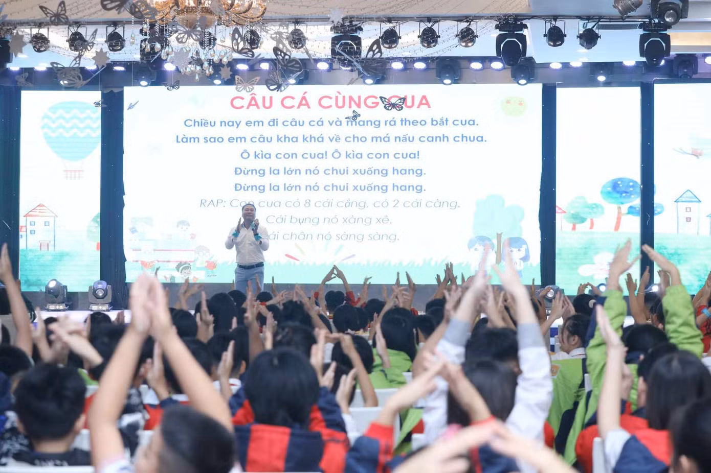 Các em còn được tham gia các trò chơi, tìm hiểu kiến thức. Ảnh: Duy Chiến Các em còn được tham gia các trò chơi, tìm hiểu kiến thức. Ảnh: Duy Chiến