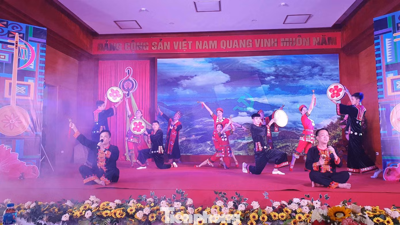 Nét sinh hoạt độc đáo của người dân tộc Dao xứ Lạng. Ảnh: Duy Chiến