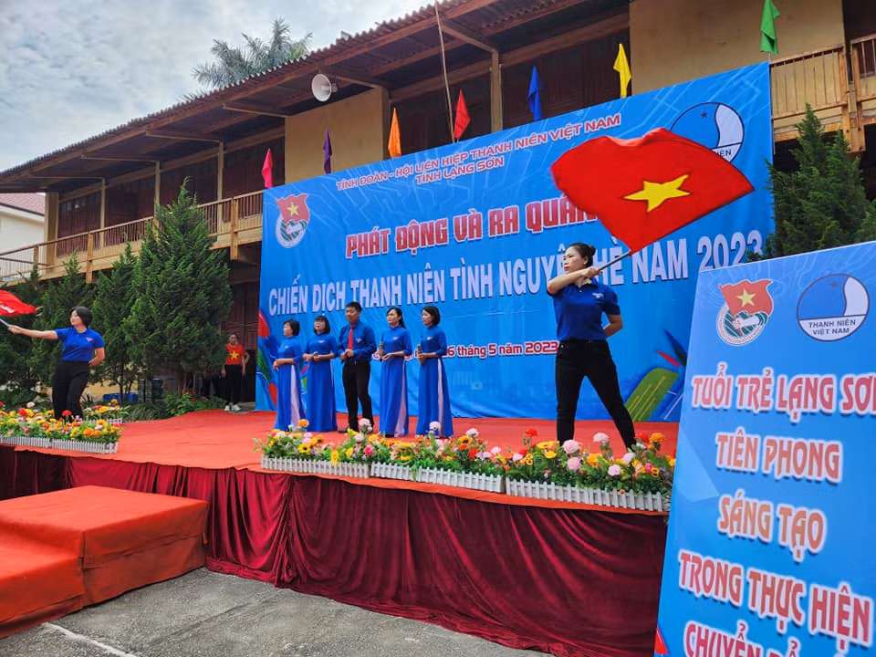 Tuổi trẻ Lạng Sơn phấn khởi ra quân tình nguyện hè 2023. Tuổi trẻ Lạng Sơn phấn khởi ra quân tình nguyện hè 2023.