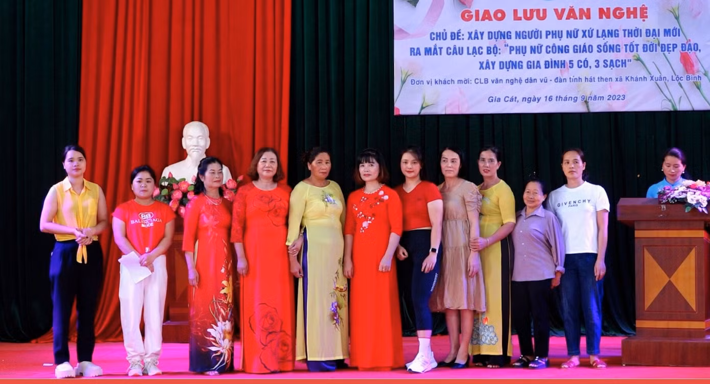 Sinh hoạt Câu lạc bộ "Phụ nữ công giáo tốt đời, đẹp đạo".
