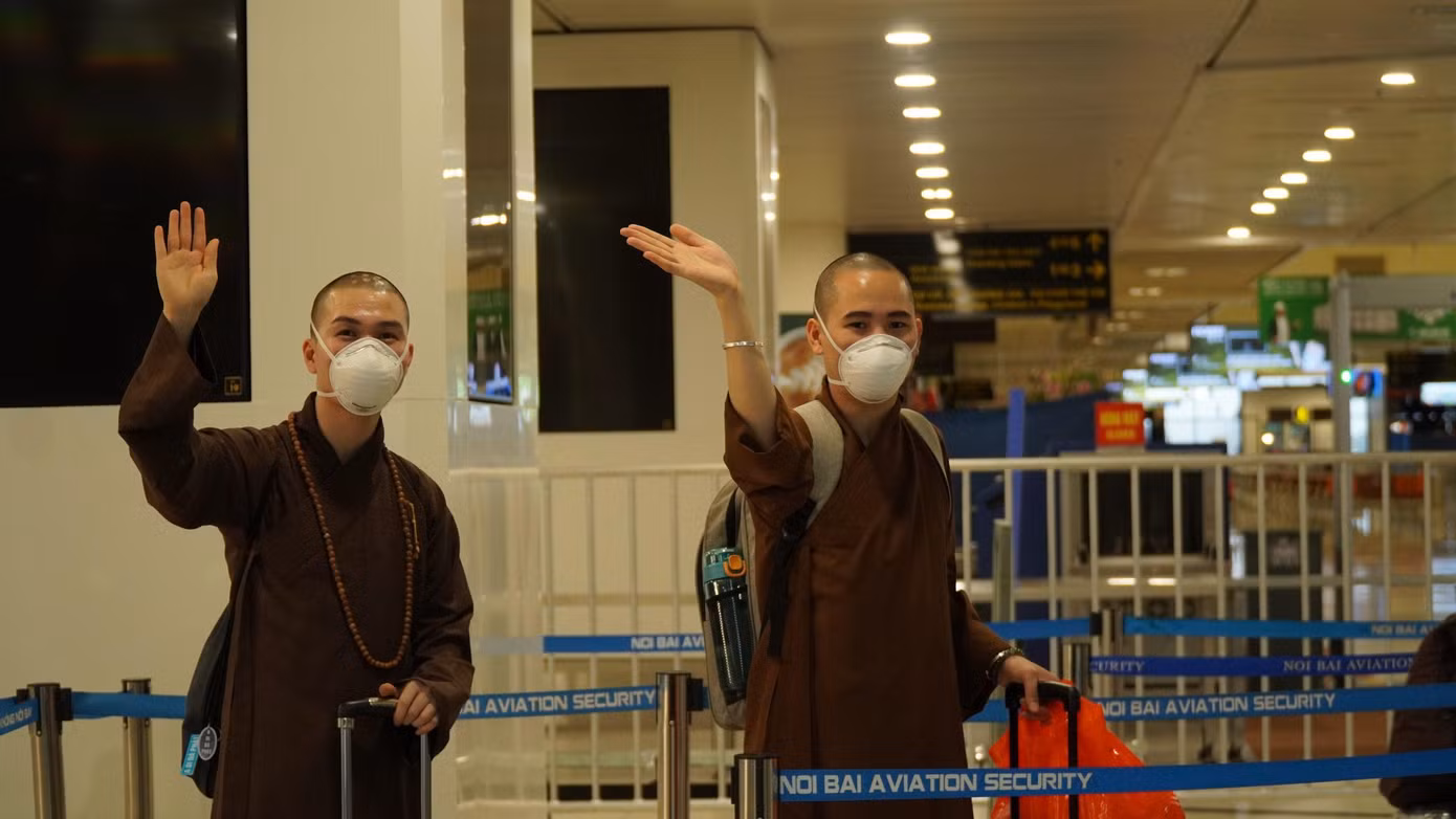 Nhiều tăng, ni tình nguyện ra tuyến đầu chống dịch