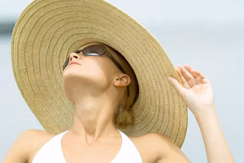 Sau khi bị say nắng không nên uống quá nhiều nước