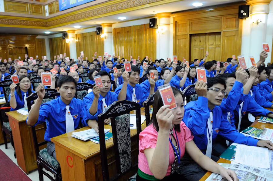 Các đại biểu biểu quyết tại Đại hội. Ảnh. N.C.Khanh
