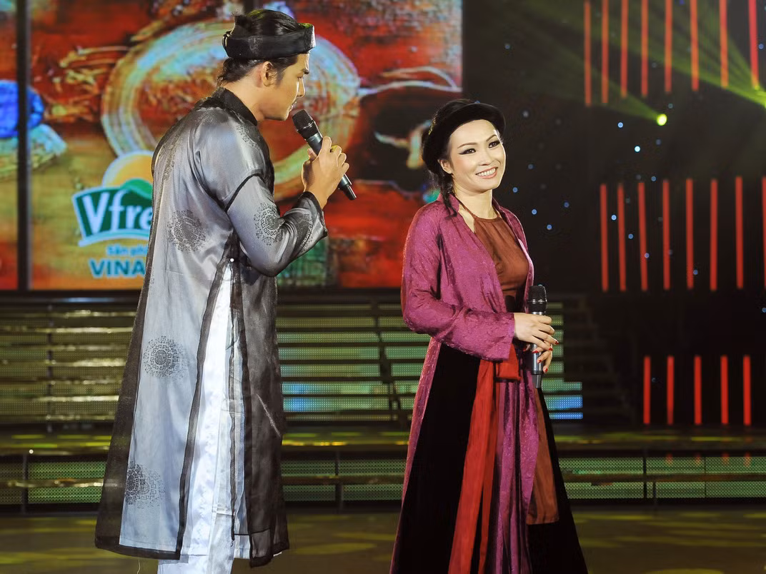 Quách Ngọc Ngoan và Phương Thanh trong phần song ca