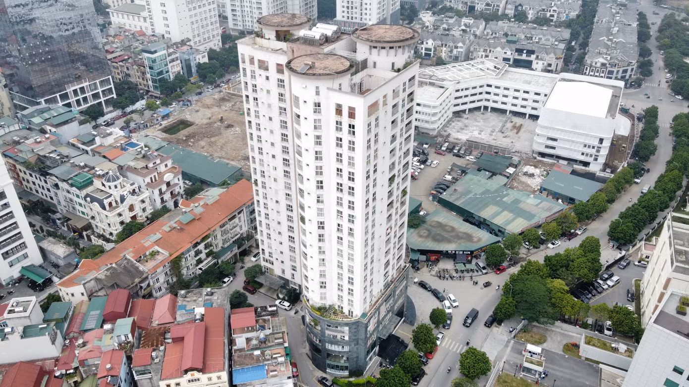 Theo UBND TP Hà Nội, trong quá trình triển khai thực hiện dự án, Công ty TNHH Thăng Long đã có loạt vi phạm trật tự xây dựng.