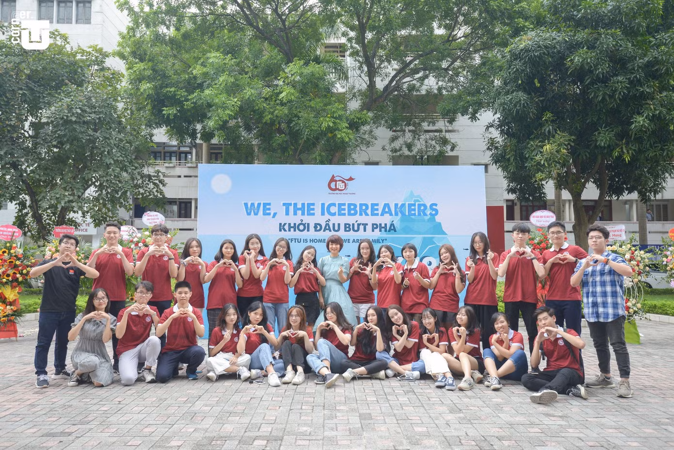 Thầy cô trường Đại học Ngoại thương “phá tan băng” cùng tân sinh viên ảnh 16