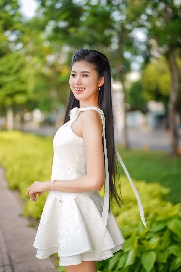 Bảo Hà nói việc đăng ký thi Hoa hậu Việt Nam là quyết định mang tính bước ngoặt, thay đổi hoàn toàn con người cô. Khi được hỏi về bốn trụ cột Nhan sắc - Văn hóa - Trí tuệ và Cống hiến ở Hoa hậu Việt Nam, cô gái 23 tuổi nói cô nỗ lực từng ngày để đáp ứng các tiêu chí, nhất là yếu tố Cống hiến. "Lúc chưa tham gia Hoa hậu Việt nam, tôi luôn ý thức việc trau dồi lòng nhân ái, sự trắc ẩn, mong muốn cống hiến cho cộng đồng. Đó là đức tính, hình mẫu của người phụ nữ Việt Nam mà tôi hướng tới", cô chia sẻ.