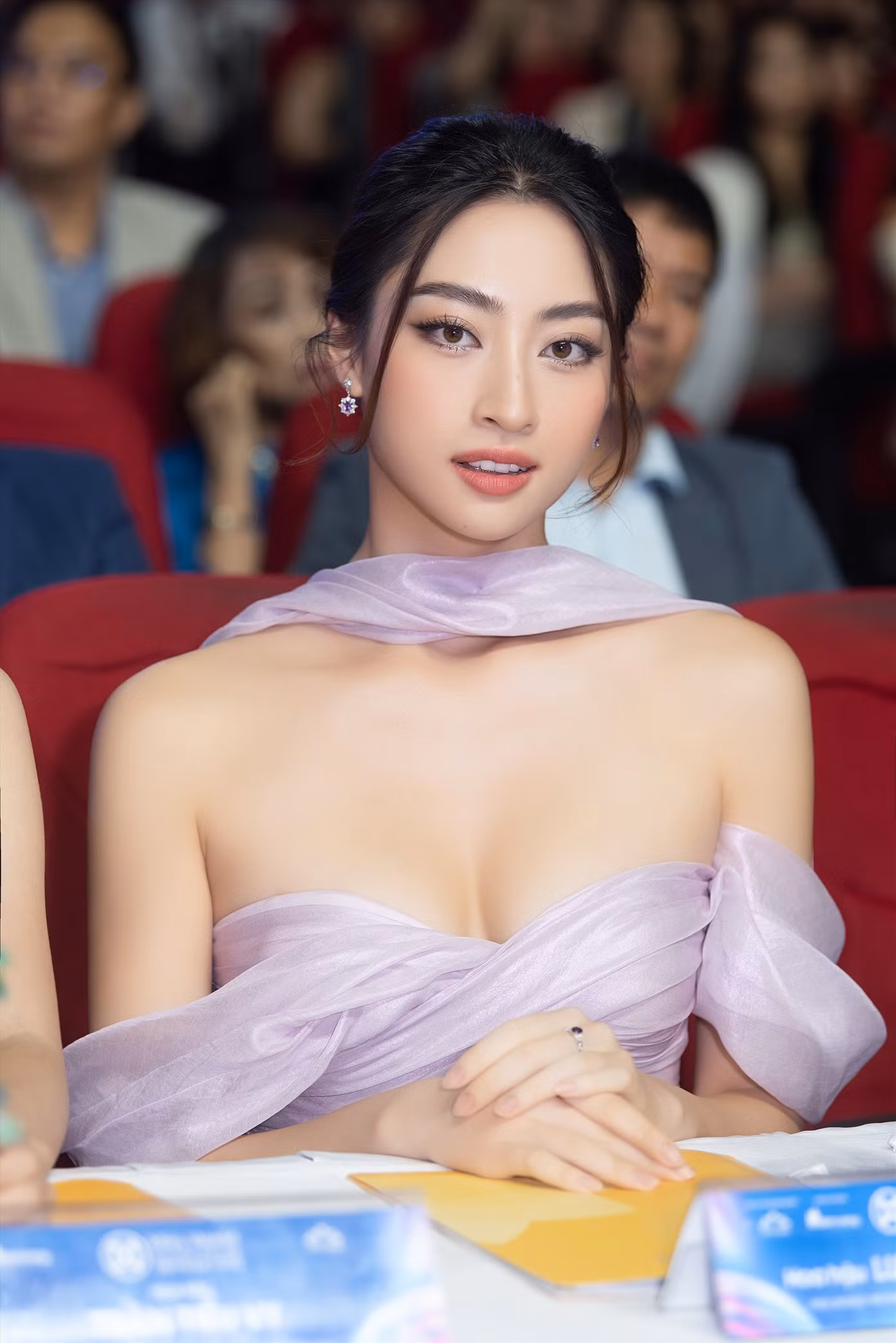 Hình ảnh của Lương Thùy Linh khi làm giám khảo Miss World Vietnam 2023.