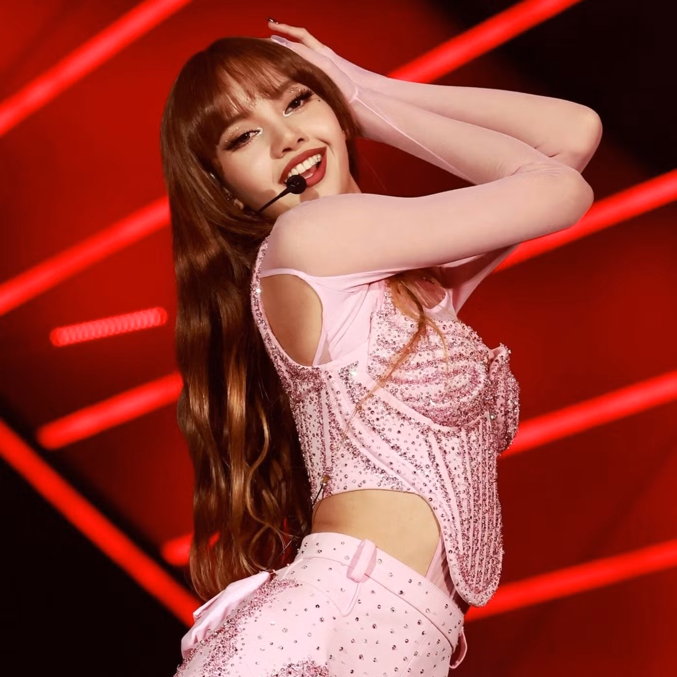 Lisa và con trai tỷ phú người Pháp cũng gặp trường hợp tương tự.