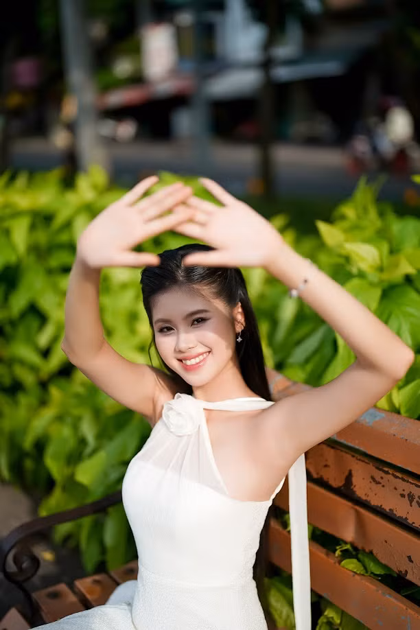 Cô gái quê Đồng Nai cho biết điều cô tiếc nuối nhất là để lỡ cơ hội tham gia Giọng hát Việt nhí. "Tôi được mẹ đưa đi học thanh nhạc đàng hoàng, nhưng sau cùng tôi không dám đăng ký thi hát vì quá nhút nhát. Sau thời gian học hỏi, nhất là trải qua cuộc thi Hoa hậu Việt nam, tôi đã tự tin hơn nhiều và sẵn sàng ghi danh cuộc thi âm nhạc phù hợp bản thân", Bảo Hà chia sẻ.